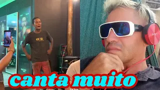 morador de rua pediu 1 minuto pra cantar