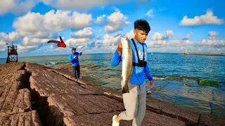 Fishing An EMPTY Jetty For BIG Speckled Trout! So Many Fish!