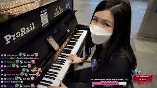 HAchubby plays the piano and sings on the street