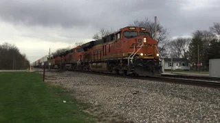 High speed action on the BNSF Chillicothe sub in Toluca, IL w/ CSX, UP, BNSF warbonnets 04/27/18