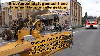 Schwerer Bauunfall / 70 Tonnen Baumaschine kippt auf Straße / Leipzig-Zentrum-Ost [24.08.2021]