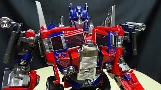 Wei Jiang COMMANDER (KO Oversized Evasion Mode Optimus Prime): EmGo's Transformers Reviews N' Stuff