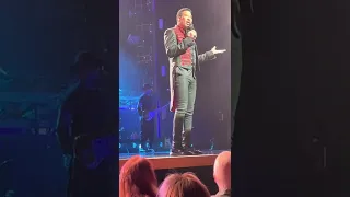 Lots of talking, We Are The World, Lionel Richie, Wynn Encore Thester, Vegas, 10/12/22