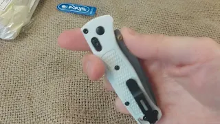 Нарядно! Нож Benchmade Bugout (копия) в белом