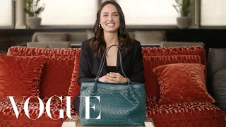 Matilde Gioli rivela cosa custodisce nella sua borsa | Vogue Italia