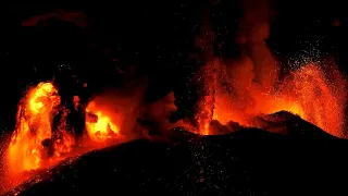 L'eruzione dell'Etna vista ad alta quota: le immagini a 3000 metri