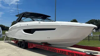 2024 Cruisers Yachts 34 GLS Outboard | MarineMax Grand Lake