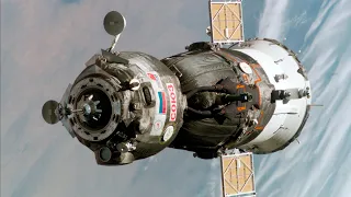 Земля из космоса. Космические корабли рядом с МКС: Союз, SpaceX Dragon, Cygnus, Kounotori