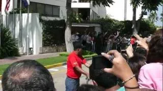 Paul McCartney en Peru 2011 - Llega a Lima e ingresa al Hotel - Arrives At Hotel