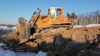 Бульдозер Liebherr PR 764 рекультивирует карьер