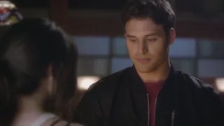 Pretty Little Liars 4x02 "Turn of the shoe" Jake goes over to Aria's
