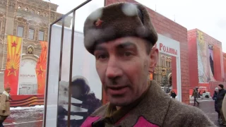 Могли  носить серьгу в ухе советские моряки? Спор на Красной площади