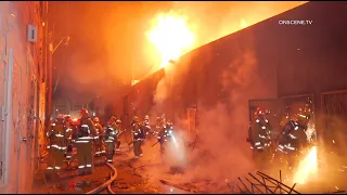 LAFD Battles Large Commercial Fire | Los Angeles