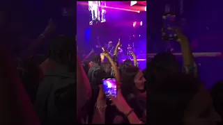 Burna boy asks crowd for money at his show 😲