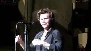 Harry Styles’ reaction when the crowd yelled ‘Yeehaw’.