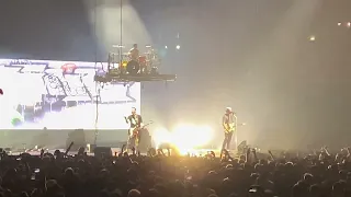 Blink-182 - Bored to Death (live in Prague 19.09.2033)
