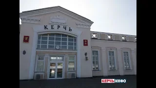 Керчане покупают билет на первый поезд из Крыма