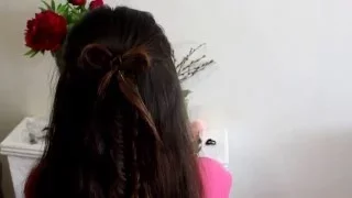 Красивая прическа своими руками  Бантик из волос и коса рыбий хвост /Bow out of hair fishtail braid