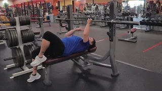 Gold's Gym Tutorials ⎮ Bench Press