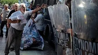 Greece: Tear gas fired at cuts protest in Athens