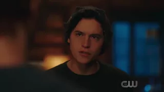 Riverdale 2x14 Bughead vs Varchie Scene