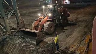 Midnight crusher platform cleaning done to prevent an accident ll 1600 tph cone crusher platform