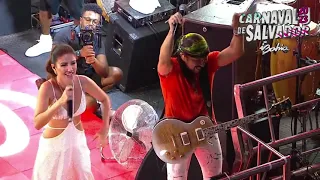 Paula Fernandes canta "Tocando em Frente" em ritmo de axé no Carnaval de Salvador