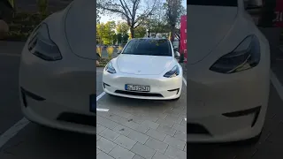 WIE VIEL VERBRAUCHT DER TESLA MODEL Y AUF DER AUTOBAHN?