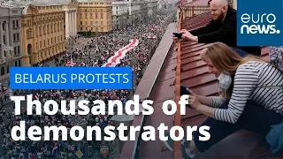 Belarus protests: Thousands of demonstrators march into independence square in Minsk