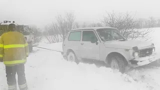 Надання допомоги водіям за допомогою важкої інженерної техніки ДСНС