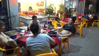 Южно-китайская уличная еда шаокао и вонючий тофу. Ужин у дороги - Жизнь в Китае #198