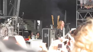 Rock on the Range 2015 - Halestorm (Love Bites))