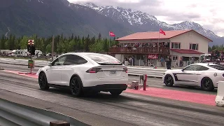 Tesla Model X -P100D  vs Mustang Drag race