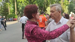 Чтобы мы с тобой мечтали Танцы 🕺🕺🕺 в парке Горького Май 2021 Харьков