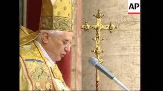 Pope Benedict XVI gives Urbi et Orbi blessing