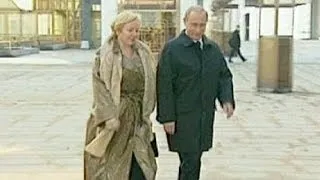 Putin eşinden boşandığını açıkladı