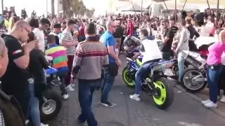 Campeonato de motos Jerez muchos rugidos a la vez por la tarde en Chipiona