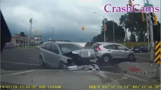 INSANE CARNAGE Car Crash Compilation - 21 [Dash Cam Driving]
