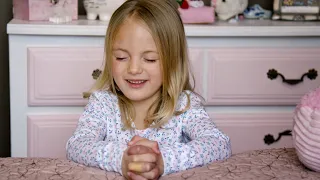 Adorable little kids praying to Heavenly Father