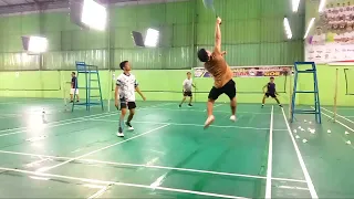 Smash yang sangat membangongkan|| Agusandi vs Dingkar Putra || Sengit badminton