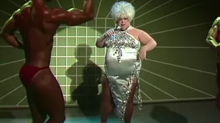 Divine - You Think You're A Man (Flashlights 08.08.1984)