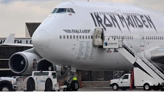 Ed Force One | Iron Maiden B747-400 Arrival at Toronto Pearson [w/ CLOSE-UP Parking Footage]