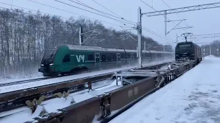 Trains at Lindeberg station (Vy, Flytoget, OnRail)