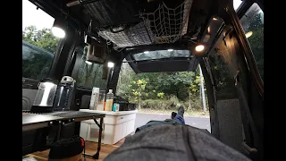 [21] On a pouring day, leave the city and go into the deep forest/Sleep in the car/Camping