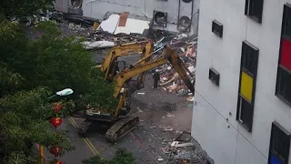 Taiwan demolishes earthquake-hit buildings