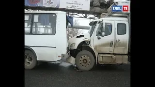 В Ельце в ДТП пострадал несовершеннолетний пассажир автобуса
