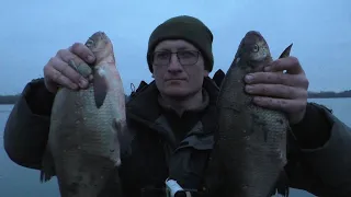 Весняний ЛЯЩ ІДЕ на Дніпрі❗ КАРАСЬ МОНСТР хотів зламати фідер🎣