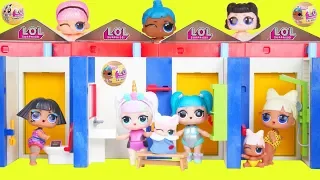 LOL Surprise Dolls Lil Sisters in Playmobil Pool Dress Room