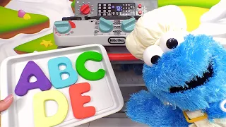 🔴Cookie Monster ABC Birthday Cookies Educational Video for Toddlers!🔴