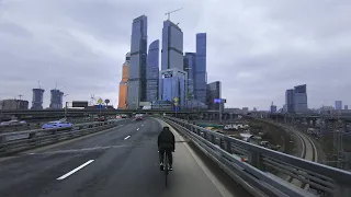 По безжизненным пространствам вокруг Moscow City на фиксе.